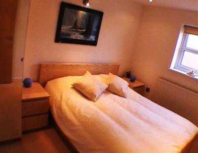 фото отеля Earle House Serviced Apartments