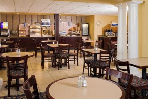 фото отеля Holiday Inn Express Chicago-St. Charles