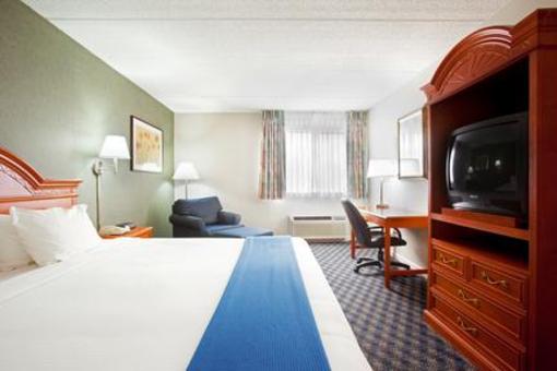 фото отеля Holiday Inn Express Chicago-St. Charles