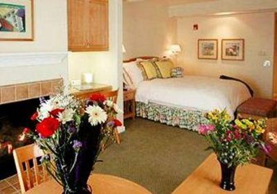 фото отеля Cypress Inn on Miramar Beach