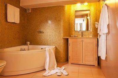 фото отеля Loucas Hotel