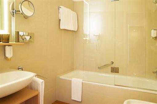 фото отеля Ramada Treff Arcadia