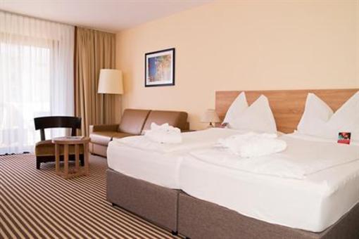 фото отеля Ramada Treff Arcadia
