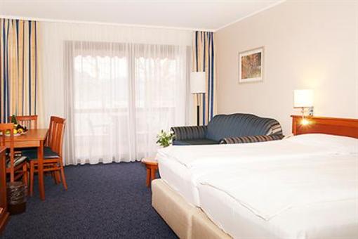 фото отеля Ramada Treff Arcadia