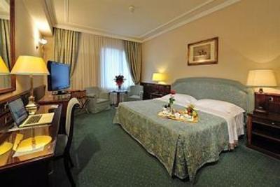 фото отеля Royal Hotel Carlton
