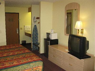 фото отеля Super 8 Indianola/Des Moines Area
