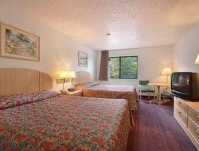 фото отеля Super 8 Indianola/Des Moines Area