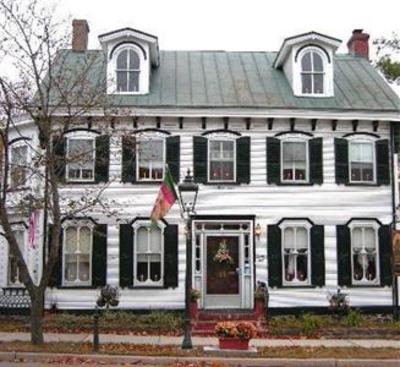 фото отеля Isaac Hilliard House Bed and Breakfast