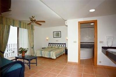 фото отеля Apartamentos Neptuno Calella