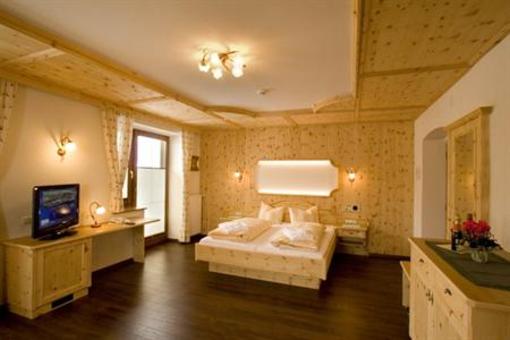 фото отеля Gasthof - Hotel Tyrol