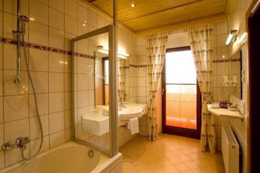 фото отеля Gasthof - Hotel Tyrol