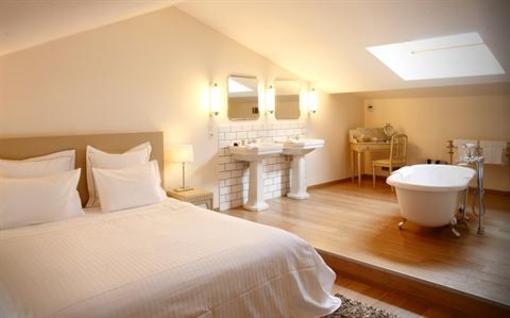 фото отеля Auberge du Paradis Hotel Saint-Amour-Bellevue