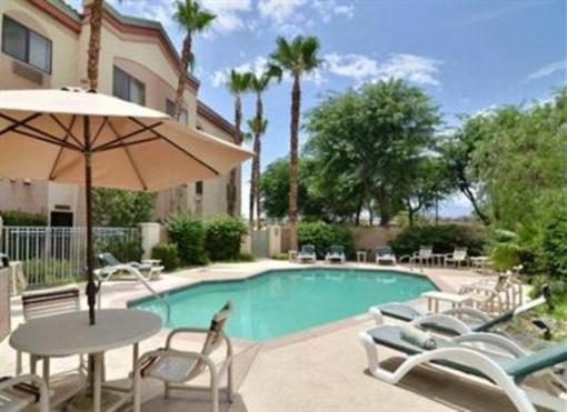 фото отеля Comfort Suites Palm Desert