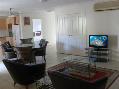 фото отеля Cairns City Apartments