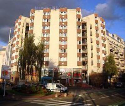фото отеля Hipotel Paris Hippodrome