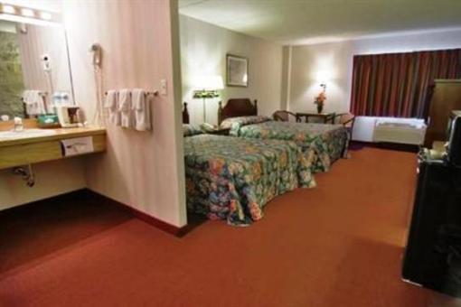 фото отеля Americas Best Value Voyageur Inn