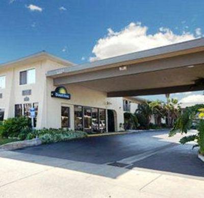 фото отеля Days Inn Oceanside at the Coast