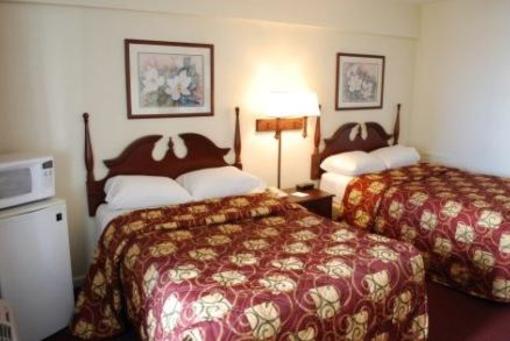фото отеля Royal Clipper Inn and Suites