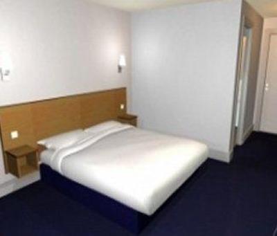 фото отеля Travelodge Cardiff Central