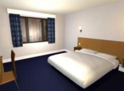 фото отеля Travelodge Cardiff Central