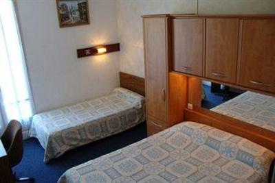 фото отеля Hotel Au Petit Languedoc Lourdes