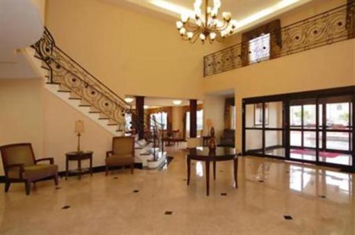 фото отеля Comfort Suites Intercontinental Plaza