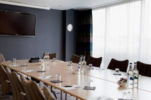 фото отеля Hallmark Croydon Hotel London