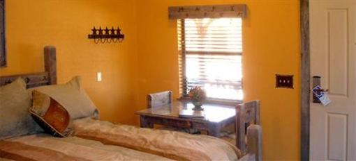 фото отеля Rustic Creek Ranch