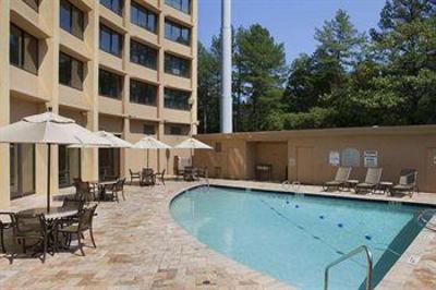 фото отеля Doubletree Hotel Atlanta/North Druid Hills