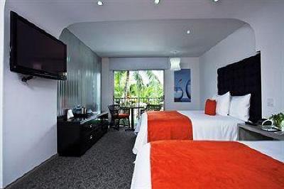 фото отеля Riande Aeropuerto Hotel & Resort