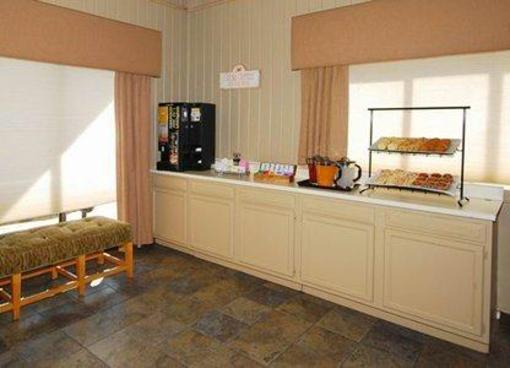 фото отеля Quality Inn McGuire AFB