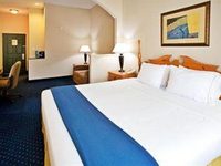 Holiday Inn Express Hotel & Suites Dallas-Addison