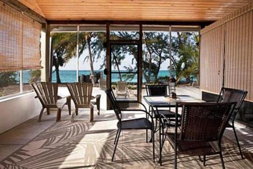 фото отеля Hollywood Beach Suites Turks and Caicos