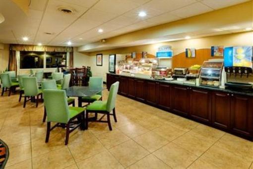 фото отеля Holiday Inn Express Owego