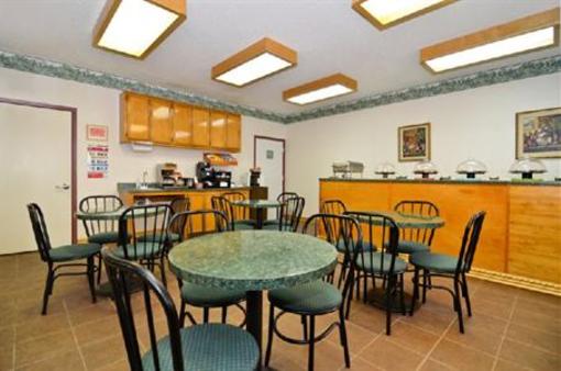 фото отеля Best Western Naval Station Inn