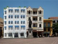 UrbanRoyal Puerta Del Reloj