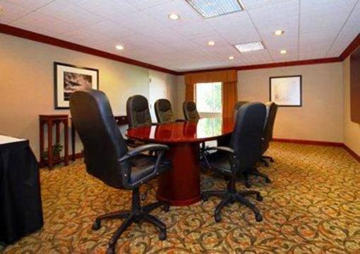 фото отеля Clarion Hotel Beachwood
