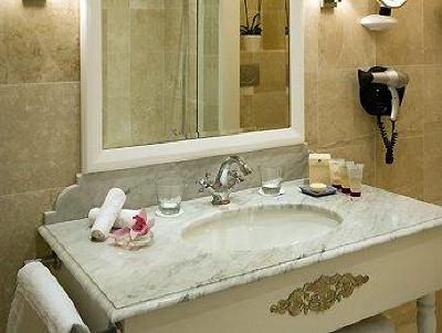фото отеля Hotel Le Royal Lyon