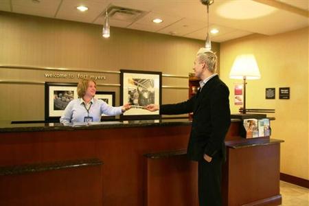 фото отеля Hampton Inn & Suites Fort Myers - Colonial Blvd