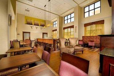фото отеля Hampton Inn & Suites San Antonio-Airport