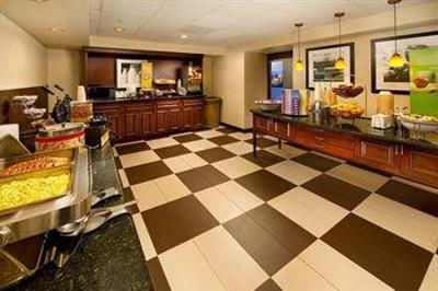 фото отеля Hampton Inn & Suites San Antonio-Airport