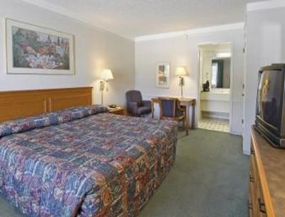 фото отеля Travelodge NE Mall