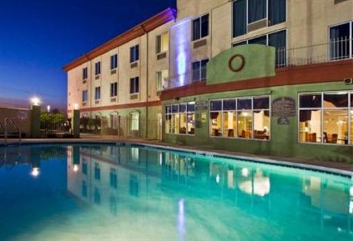 фото отеля Holiday Inn Express Hotel & Suites Live Oak