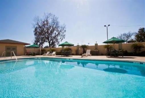 фото отеля Holiday Inn Express Hotel & Suites Live Oak