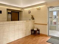 Days Inn & Suites Dundee