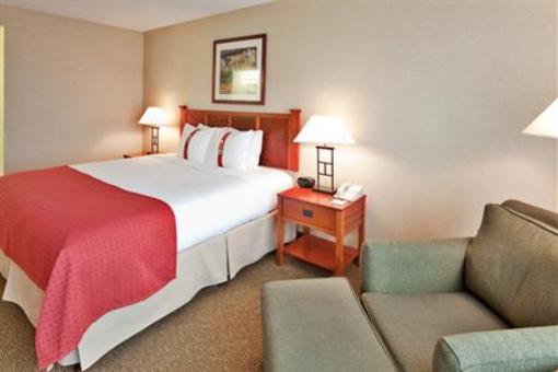 фото отеля Holiday Inn Hotel & Suites Warren