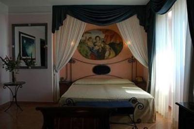 фото отеля Emmaus - Albergo del bosco