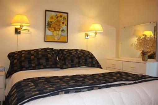 фото отеля Suncrest Cottage and B&B
