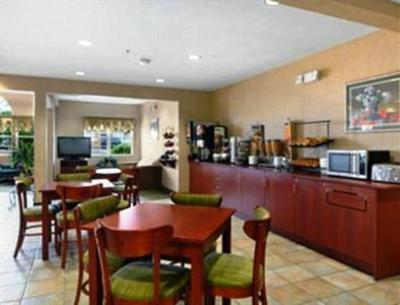 фото отеля Microtel Inn & Suites Buffalo -Springville