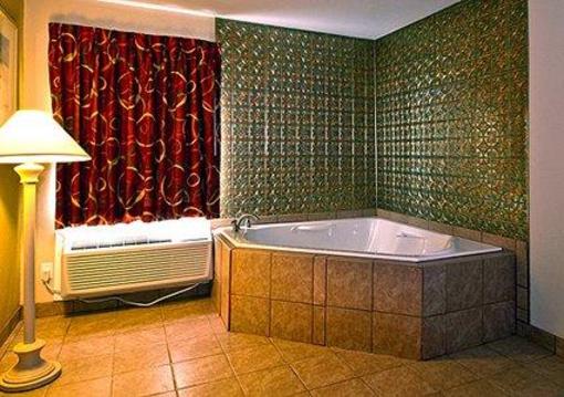фото отеля Econo Lodge Inn & Suites Walnut